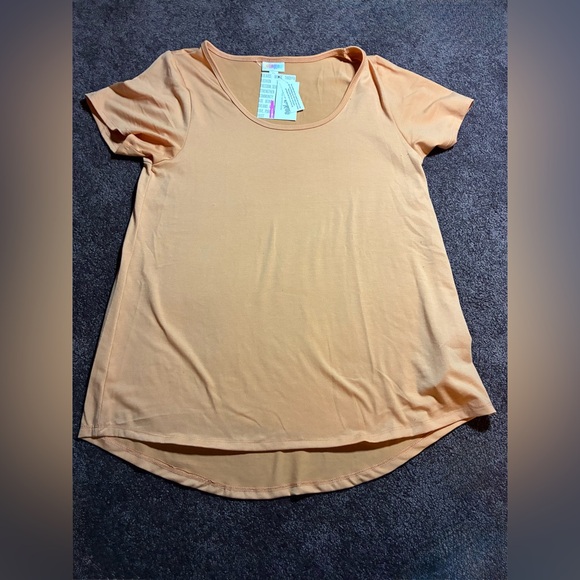 LuLaRoe Tops - LuLaRoe Peach Short Sleeve Tee